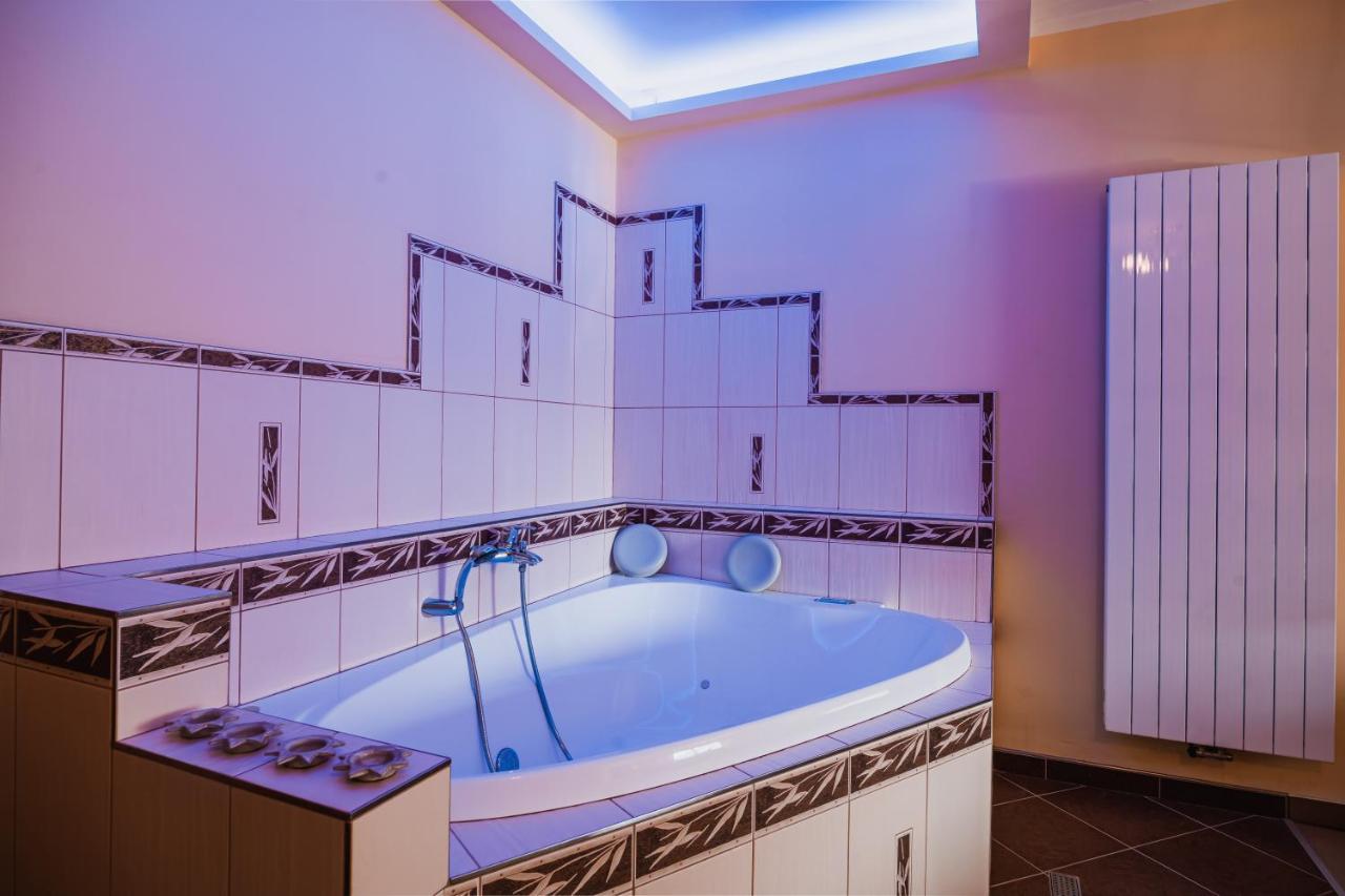 Hotel Krajka**** Vamberk Ngoại thất bức ảnh